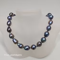Pärlhalsband med stora barocka blå pärlor med förgyllt silverlås