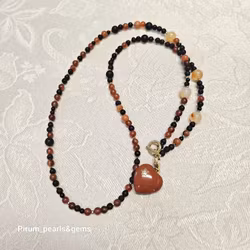 Halsband med lavasten, karneol och jaspis