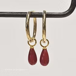 Koralldroppe 5x9 mm på förgylld silverögla