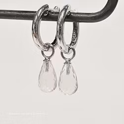 Fasettslipad rosenkvartsdroppe 6x9 mm på silverögla