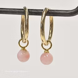 Rosa opal rund på förgylld silverögla