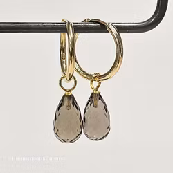 Elegant rökfärgad kvarts på förgylld silverögla