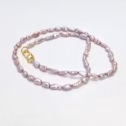Halsband med rosa avlånga pärlor 6x10 mm
