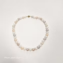 Pärlhalsband med naturfärgade pärlor 9-10 mm förgyllt lås