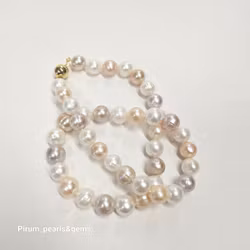 Pärlhalsband med naturfärgade pärlor 9-10 mm förgyllt lås