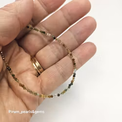 Halsband med fasettslipad 2-3 mm grön turmalin