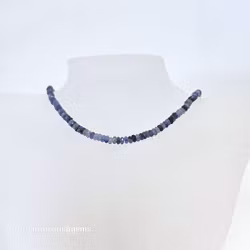 Halsband med fasettslipade rondeller 4 mm blå aventurin kvarts
