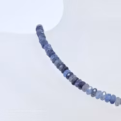 Halsband med fasettslipade rondeller 4 mm blå aventurin kvarts
