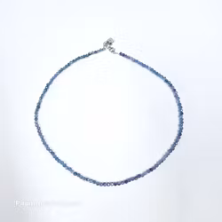 Halsband med ljusblå fasettslipad 2 mm kyanit