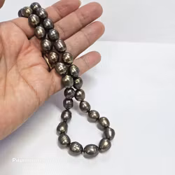 Pärlhalsband med stora gröna pärlor och magnetlås i silver
