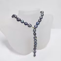 Pärlhalsband med vackra 8-10 mm blå pärlor med justerbart silverlås