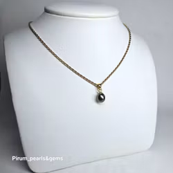 Grön vacker pärldroppe 8 mm, på förgylld silverögla