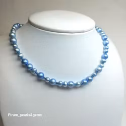 Halsband med ljusblå pärlor mixade storlekar och apatitkulor