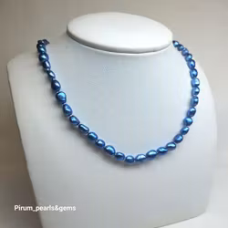 Halsband med handknutna kornblå pärlor