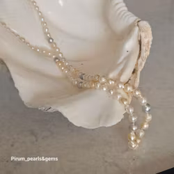 Pärlcollier med vita,blå och guld vietnamesiska akoyapärlor