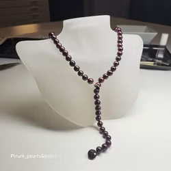 Pärlhalsband med vackra 7-8 mm röda pärlor med justerbart silverlås