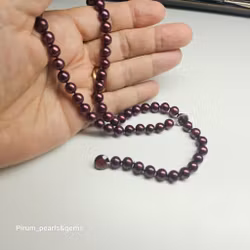 Pärlhalsband med vackra 7-8 mm röda pärlor med justerbart silverlås