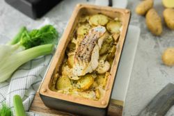 Sej med fänkål, potatis och gräddsås, tillagad i en Brick