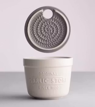 Mason Cash Vitlöksgömma med rivjärn i locket. Innovative Kitchen. Creme/Grå.