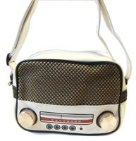 Axelväska Vintageradio liten vit