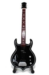 Gene Simmons Black bass replika.