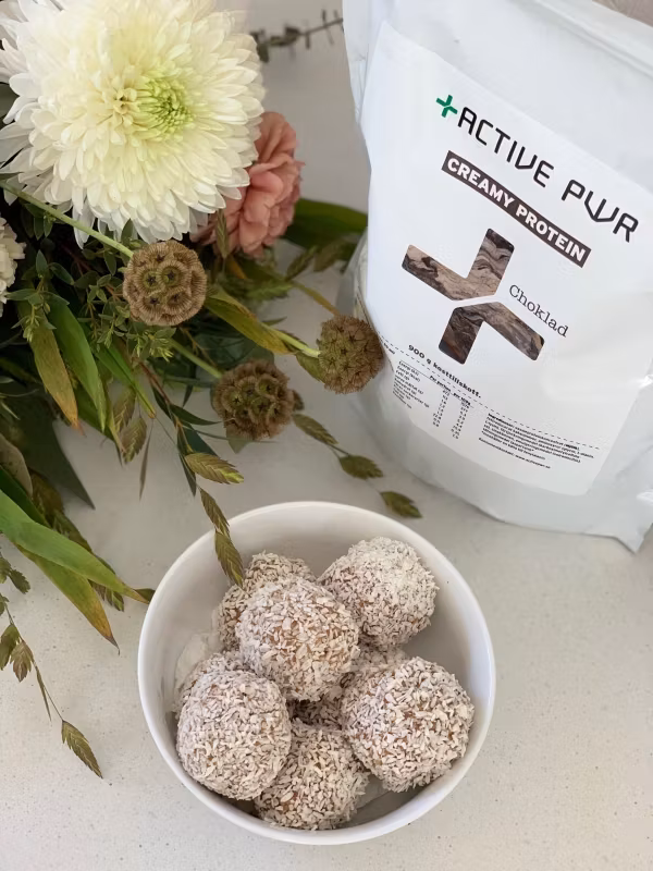 Rawballs med cashewnötter, daldlar och chokladprotein