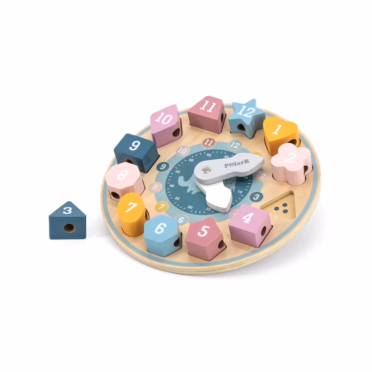 Klocka i trä - avtagbara klossar med siffror