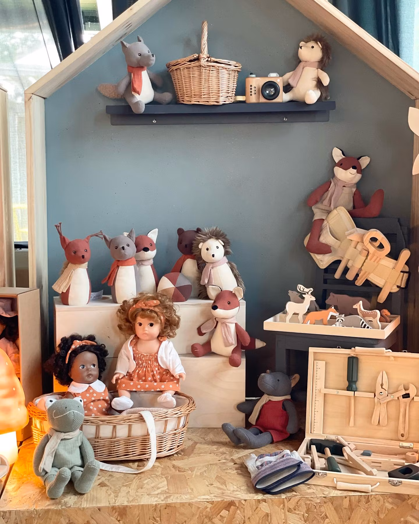 Igelkott med halsduk Lucien