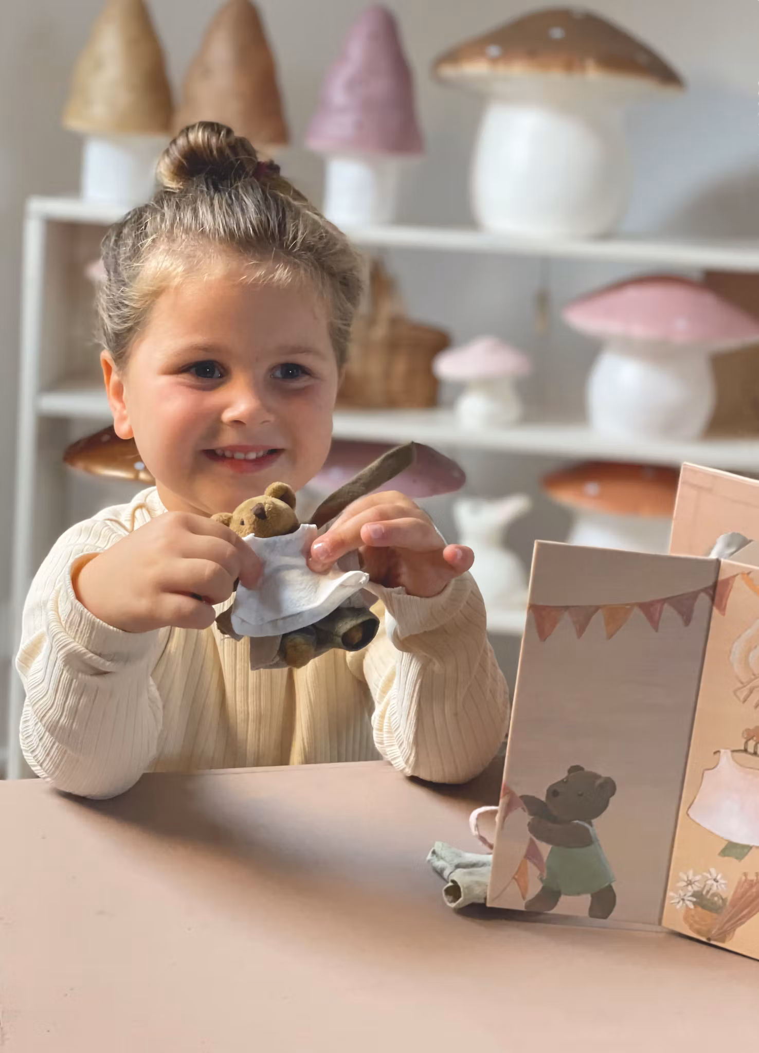 Garderob med björn & kläder