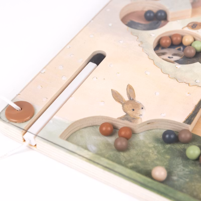 Magnetiskt spel labyrintträdet