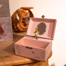 Smyckeskrin kanin och nyckelpiga