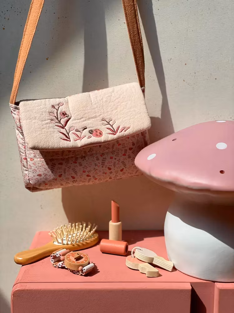 Handväska nyckelpiga m tillbehör