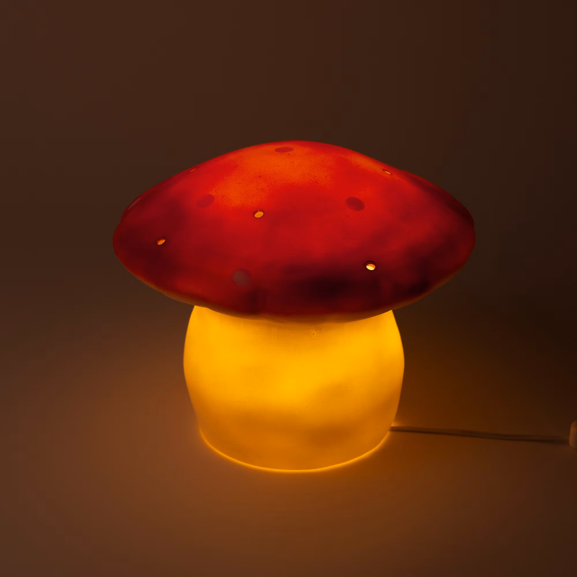 Svamplampa mellan tegel