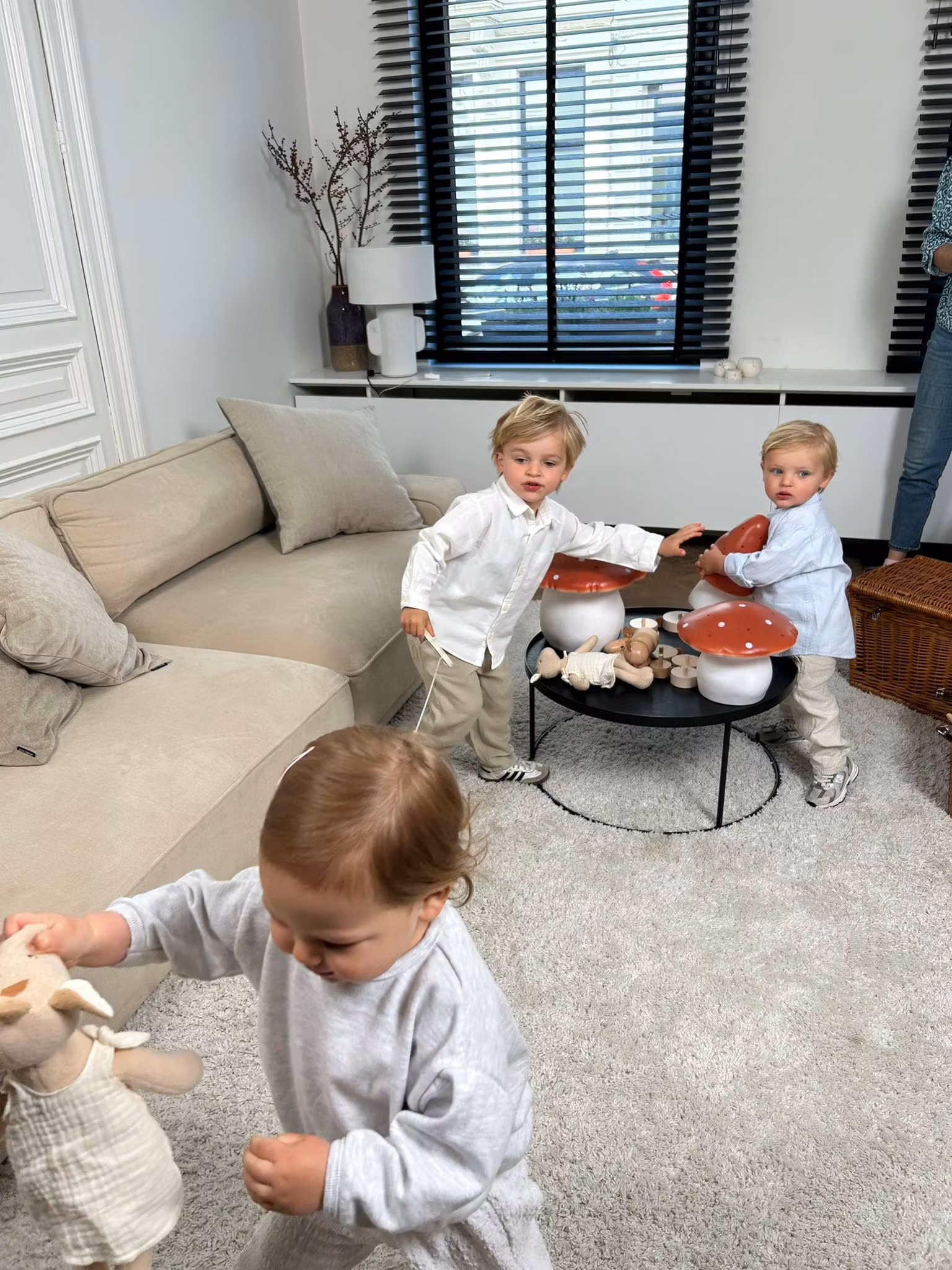 Svamplampa mellan tegel