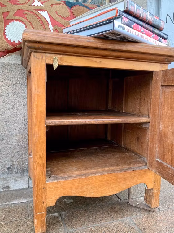 Sideboard i teak och marmor