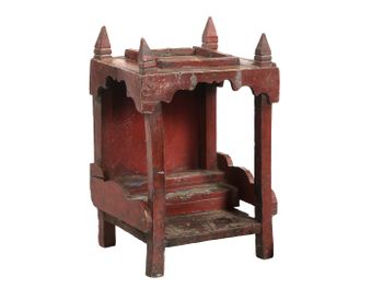 Mörkrött tempel med tak