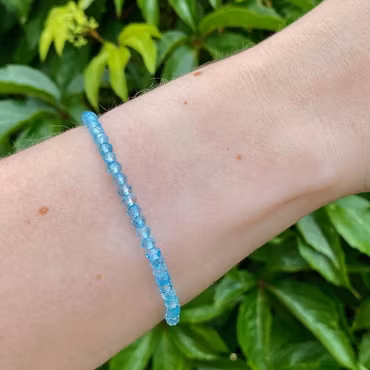 Topas Blå (Facetterad) 4mm pärlor Armband