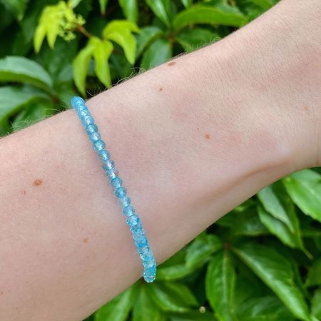 Topas Blå (Facetterad) 4mm pärlor Armband