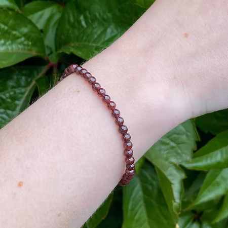 Granat 4mm pärlor Armband