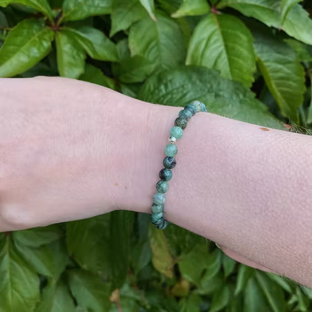 Smaragd 6mm pärlor Armband