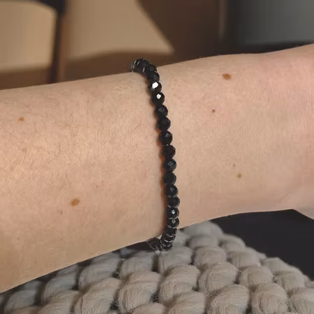Spinell Svart 4mm pärlor (Facetterad) Armband