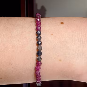 Rubin (Fasetterad) 4mm pärlor Armband