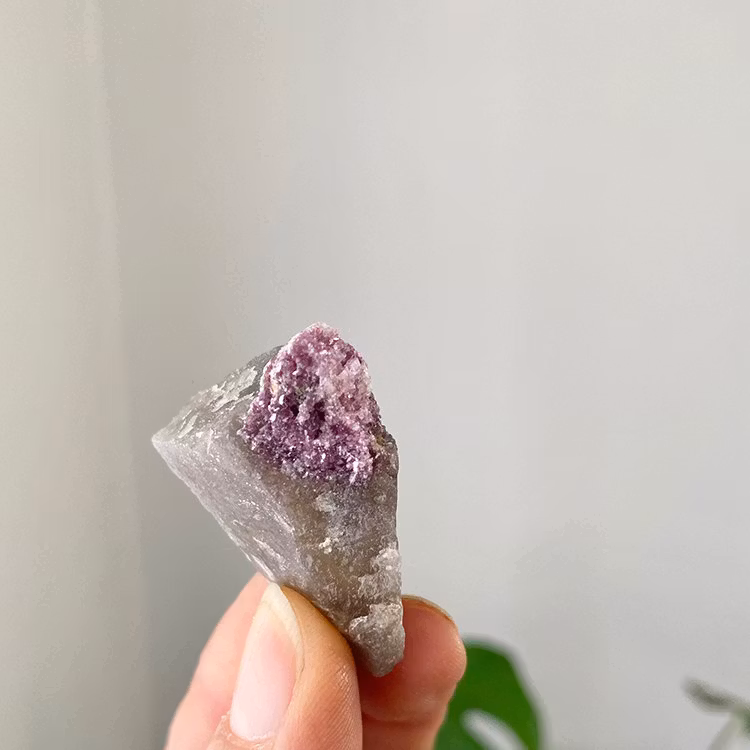 UTGÅTT! Lepidolit med Blå Albit rå bitar