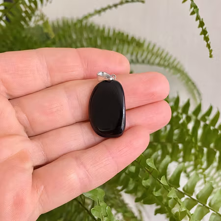 Obsidian Svart Hängsmycke (Metallhänge)