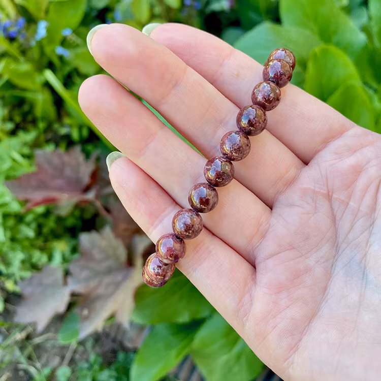 Eudialyt 8mm pärlor Armband