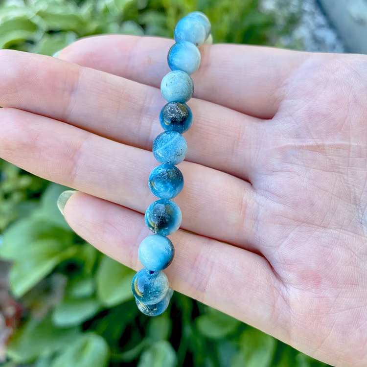 Blue Ice Nakauriit 8mm pärlor Armband