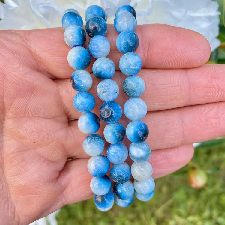 Blue Ice Nakauriit 8mm pärlor Armband