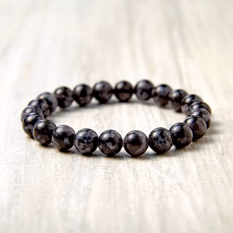 Gabbro ”Mystisk Merlinit” 8mm pärlor Armband