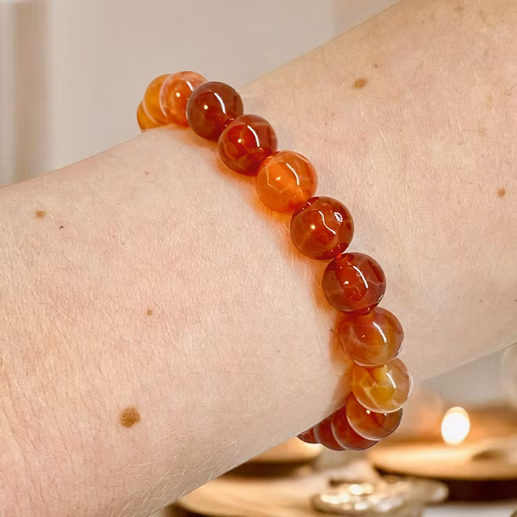 Agat Eld 8mm pärlor Armband