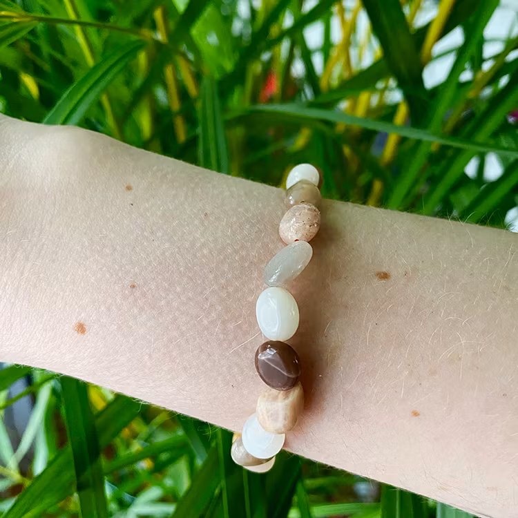 Månsten Rosa (Trumlade) 8-14mm pärlor Armband